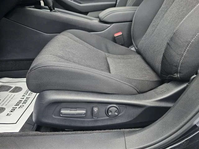 Certified Used 2025 Crystal Black Pearl Honda SE image 21