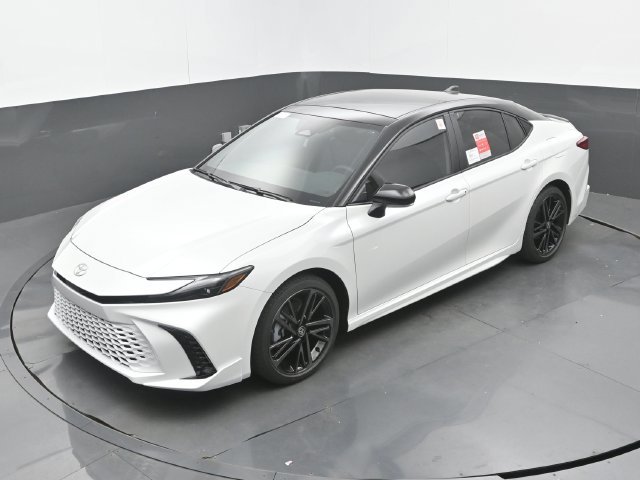 New 2026 Wind Chill Pearl/Black Toyota XSE image 30