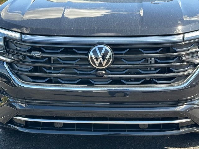 New 2026 Deep Black Pearl Volkswagen SEL Premium R-Line image 9