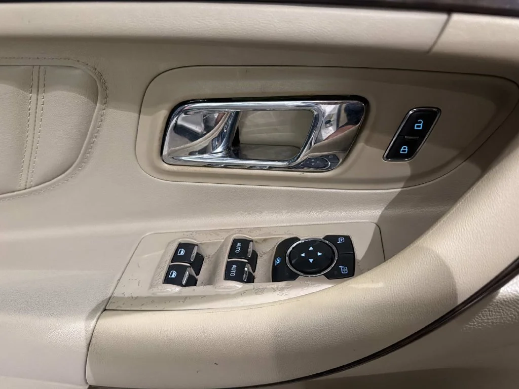 Used 2018 White Ford Limited image 15