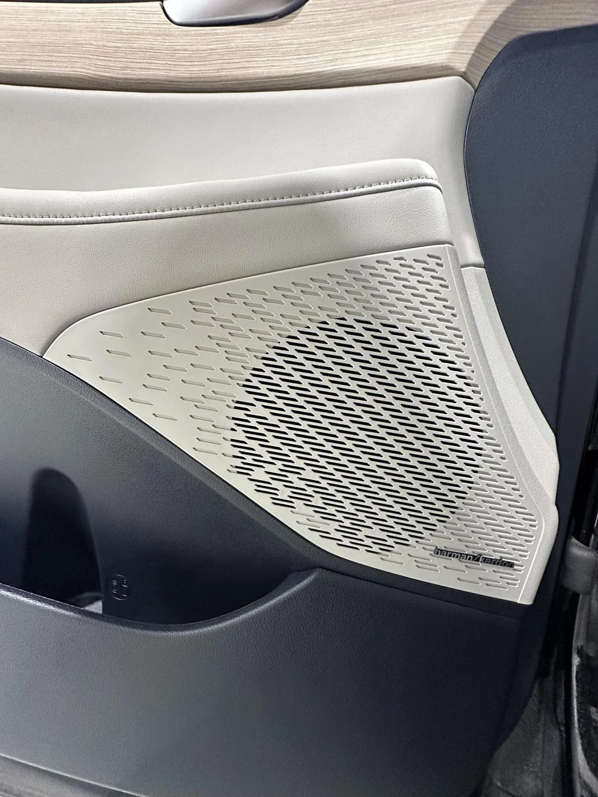 Used 2023  Hyundai Limited image 19