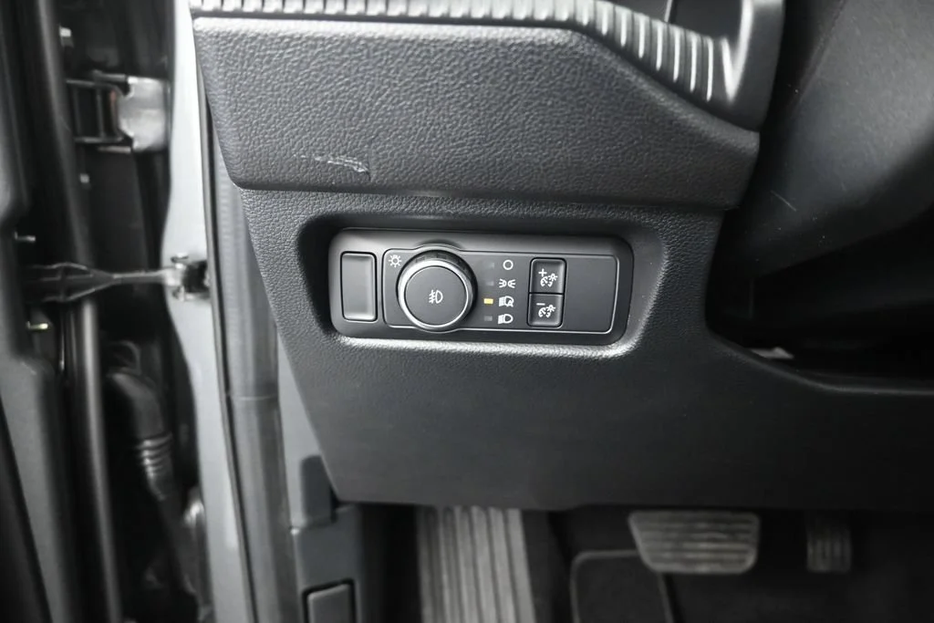 New 2026 Carbonized Gray Metallic Ford XLT image 11