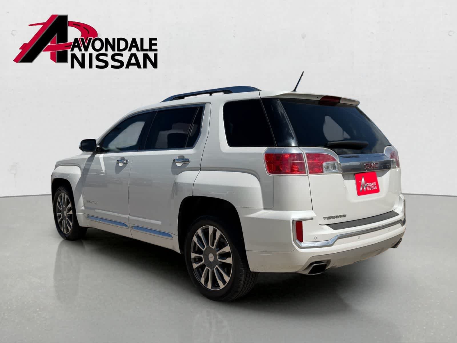 Used 2016 White Frost Tricoat GMC Denali image 4