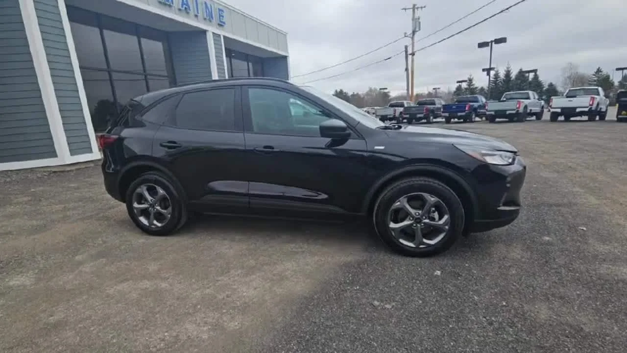 Used 2025 Agate Black Metallic Ford ST-Line image 9