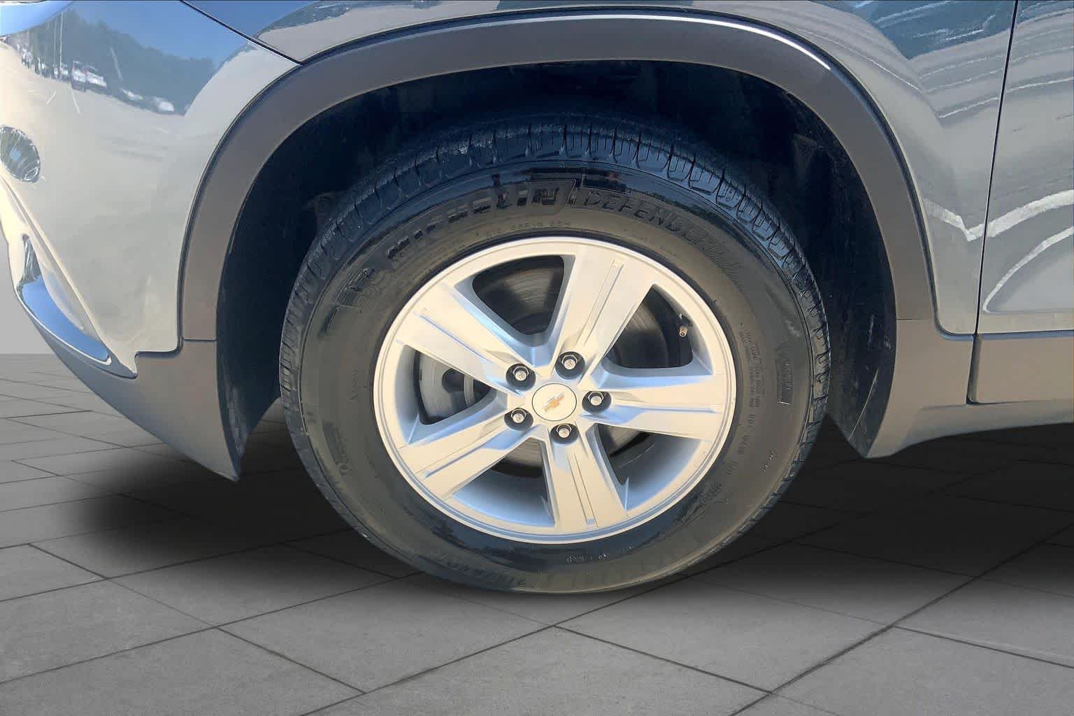 Used 2022 Shadow Gray Metallic Chevrolet LT image 11