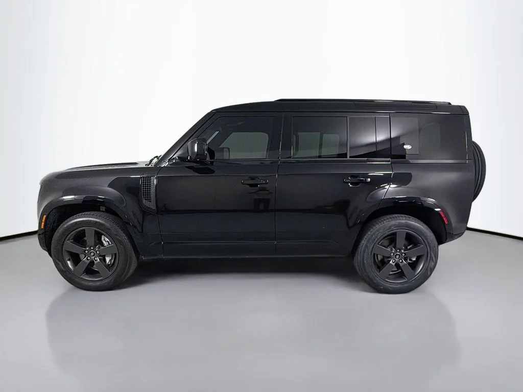 Used 2024 Black Land Rover X-Dynamic SE image 8