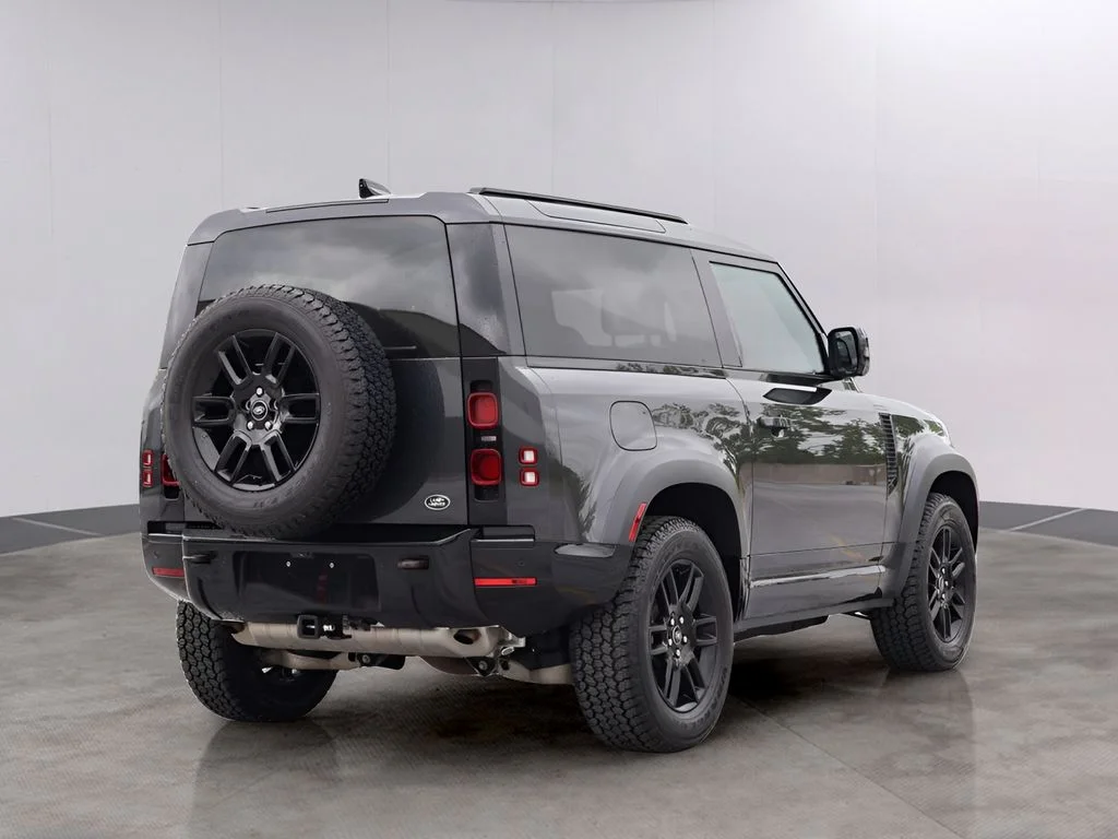 Used 2022 Carpathian Gray Premium Metallic Land Rover X-Dynamic S image 5
