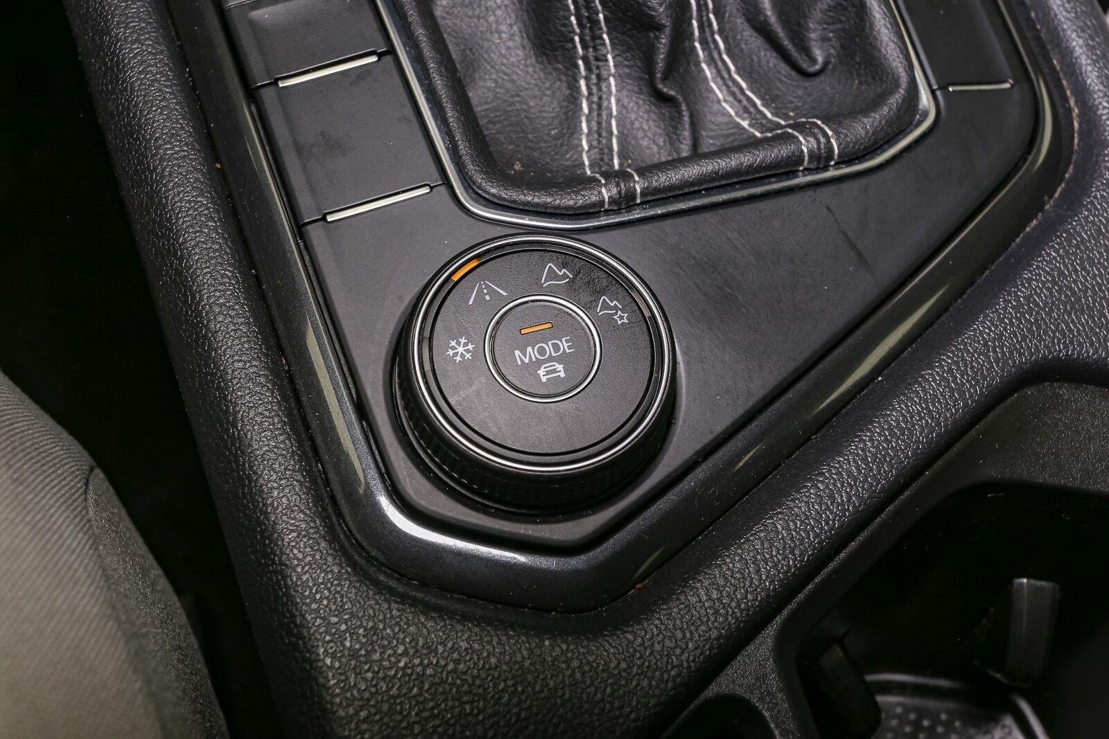 Used 2022 Deep Black Pearl Volkswagen S image 33