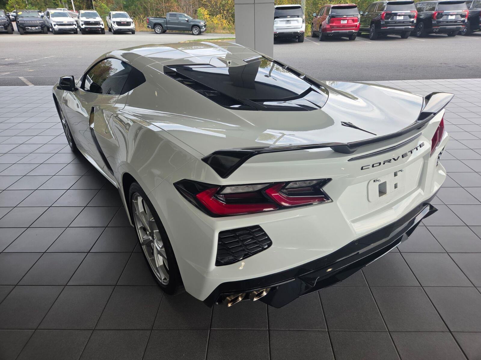Used 2020 ARCTIC WHITE Chevrolet 2LT image 7
