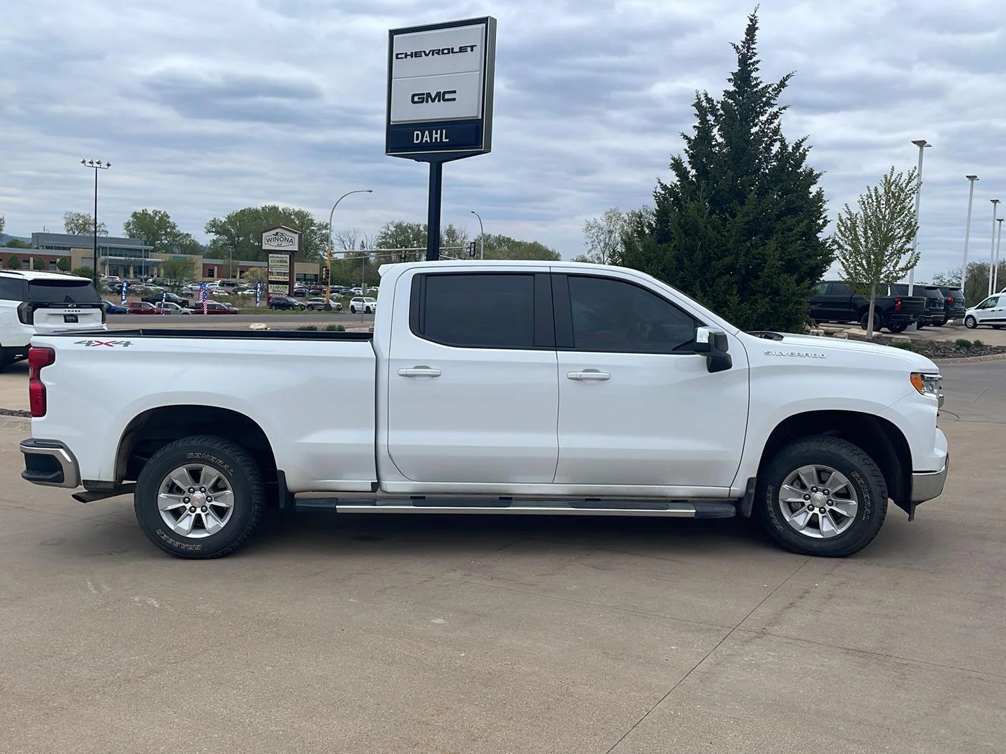 Used 2023 Chevrolet Silverado 1500 LT with VIN 3GCUDDED8PG270625 for sale in Winona, Minnesota