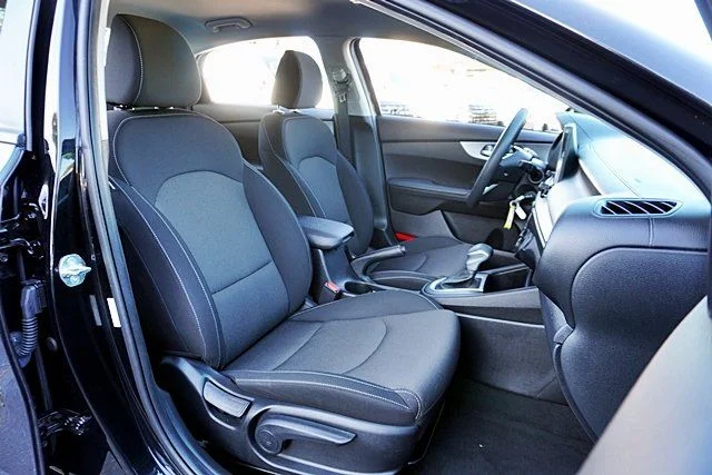Used 2023 Black Kia LXS image 11