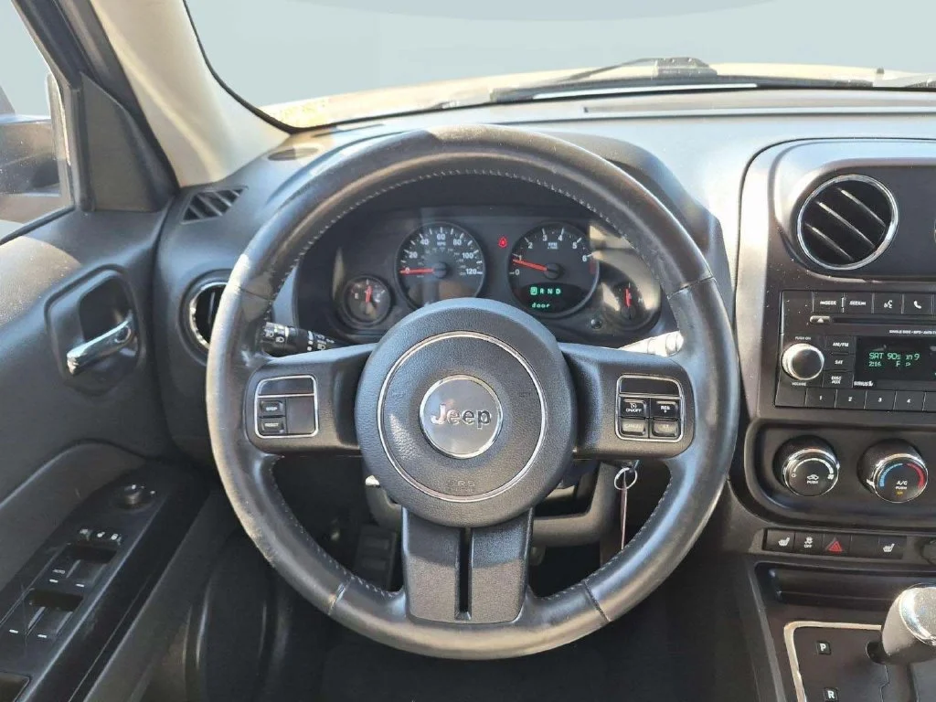 Used 2012 True Blue Pearlcoat Jeep Latitude image 14