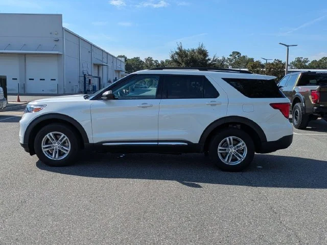 Used 2023 White Metallic Ford XLT image 6