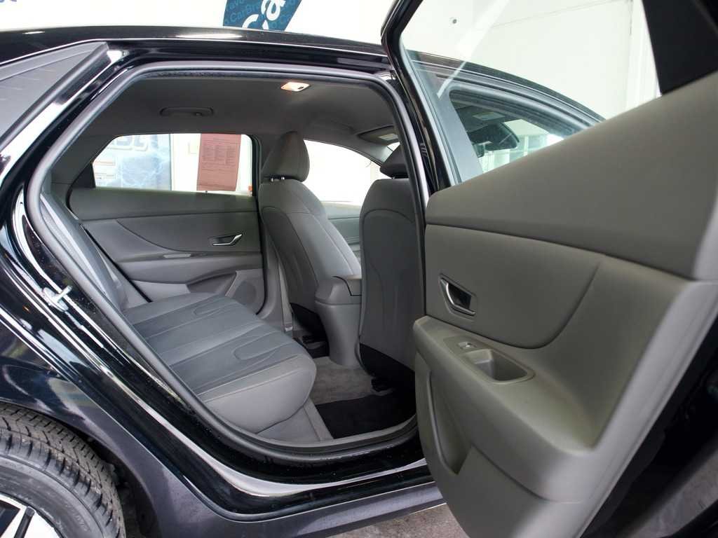 Used 2023 Black Hyundai SEL image 28