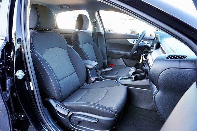 Used 2023 Black Kia LXS image 11
