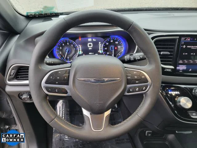 Used 2025 White Chrysler Select image 23