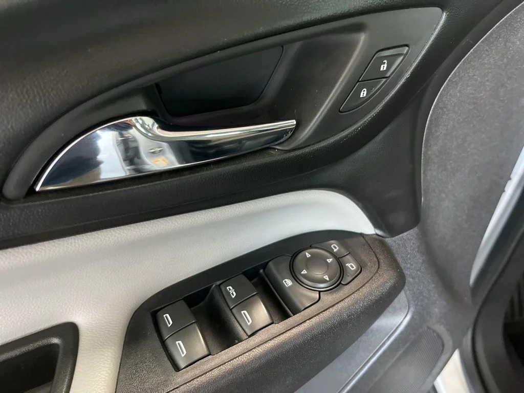 Used 2019 Silver Chevrolet LS image 4