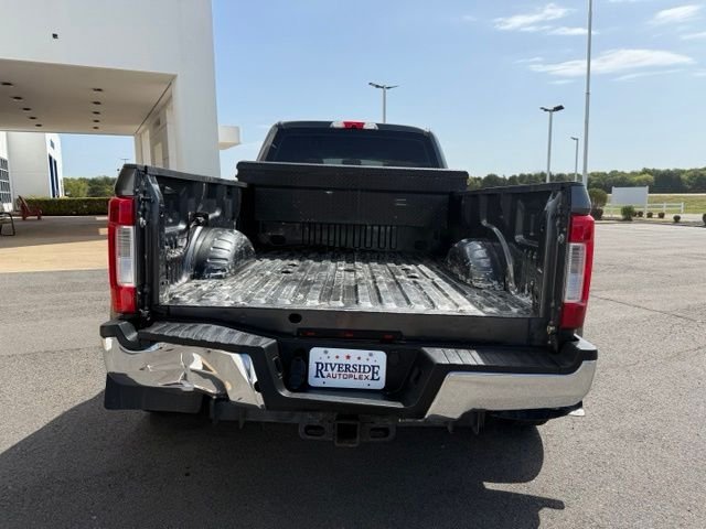Used 2019 Magnetic Ford XL image 3