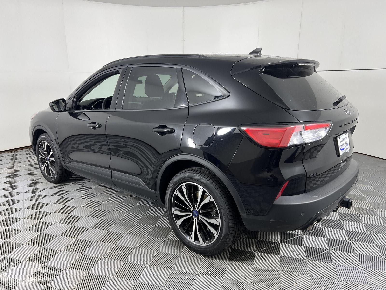 Used 2022 Black Metallic Ford SEL image 9