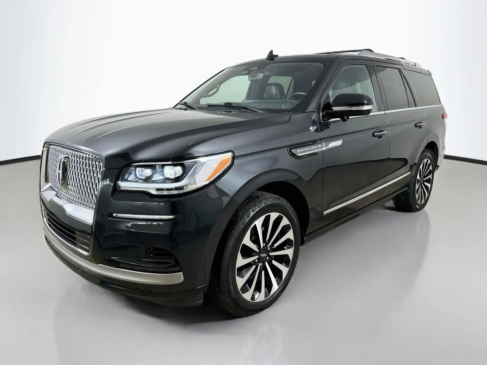 Used 2023 Gray Lincoln  image 1