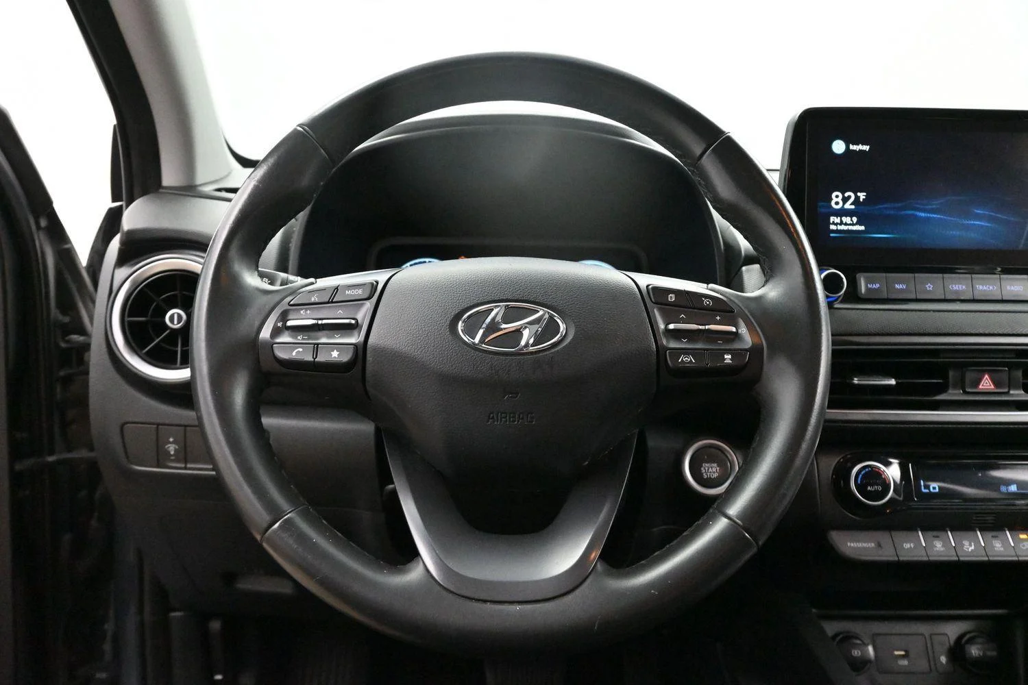 Used 2022 Thunder Gray Hyundai Limited image 14