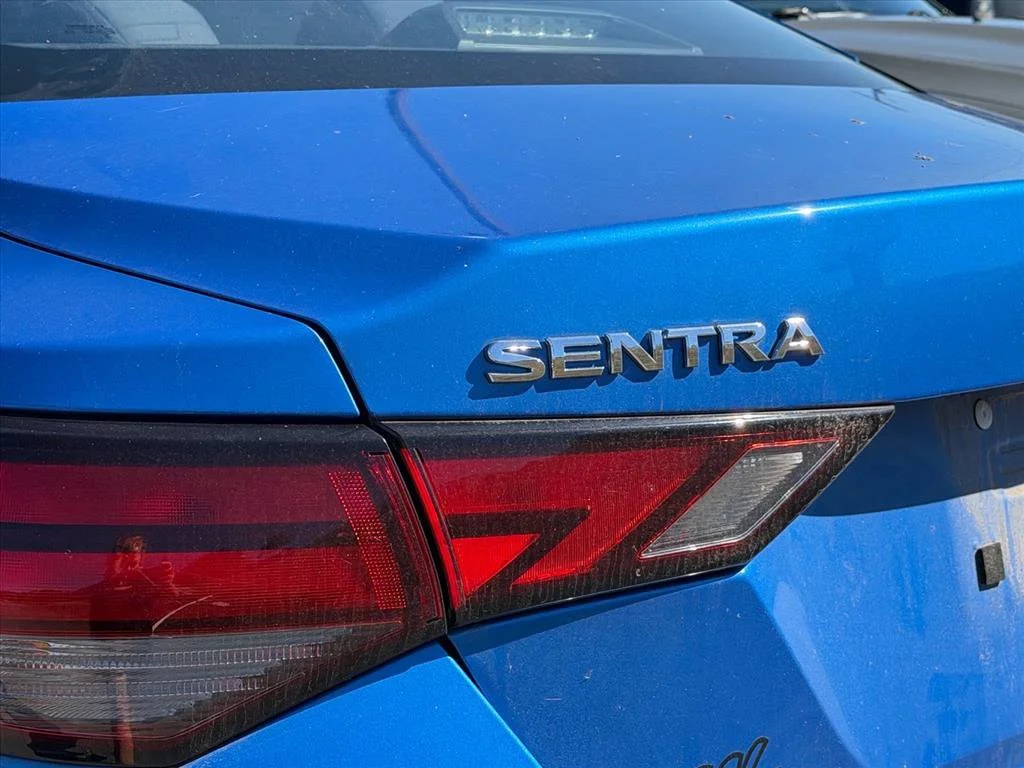 Used 2022 Blue Nissan SV image 14