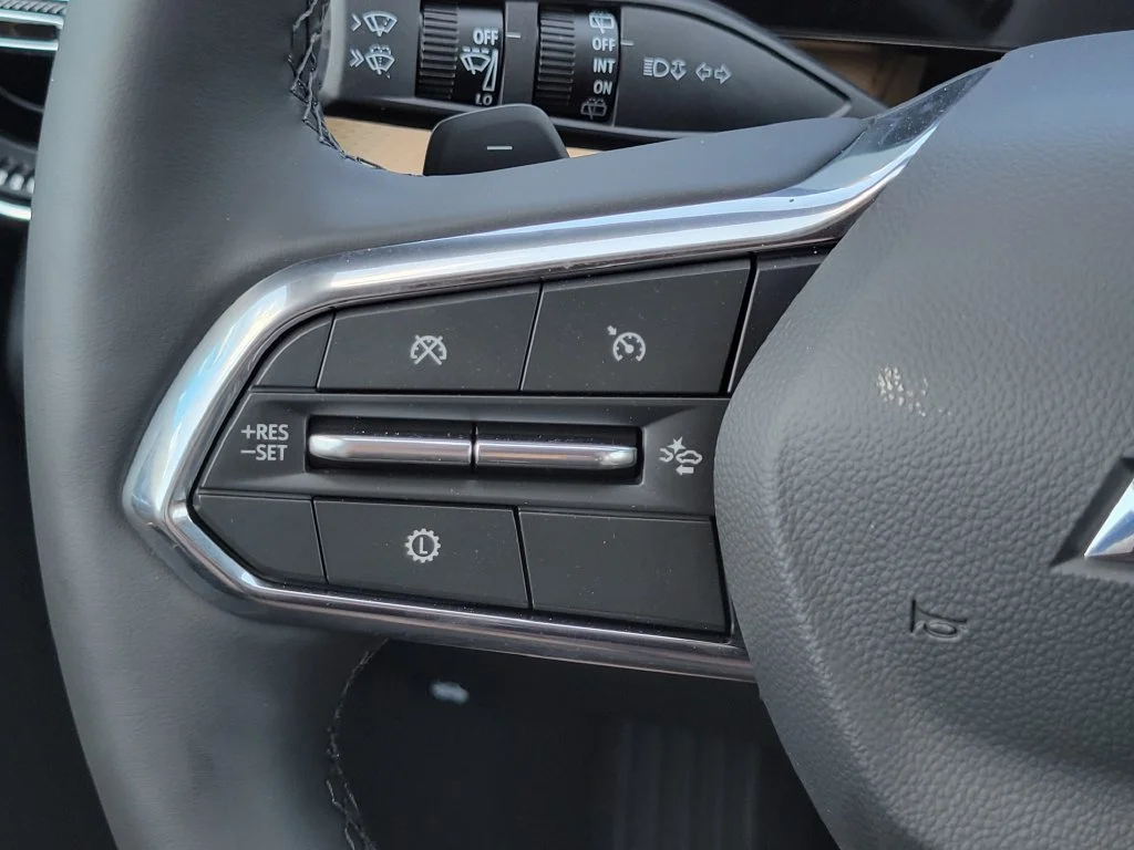 New 2027 Polar White Tricoat Chevrolet ACTIV image 28
