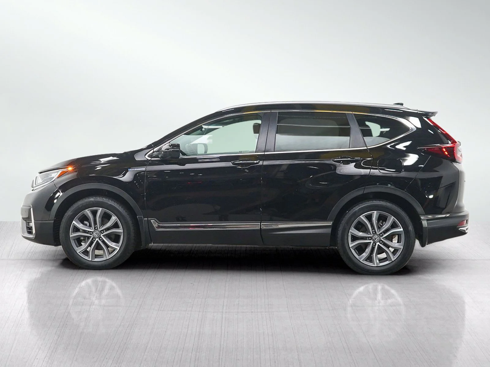 Used 2022 Black Honda 5D WAGON HYBRID TOURING image 2