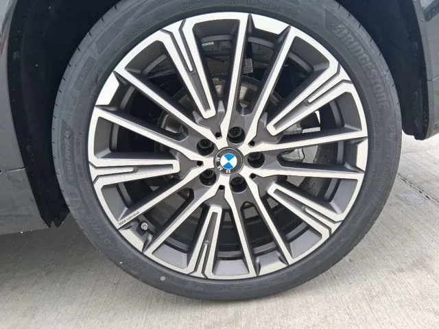 New 2026 Mineral White Metallic BMW xDrive28i image 19