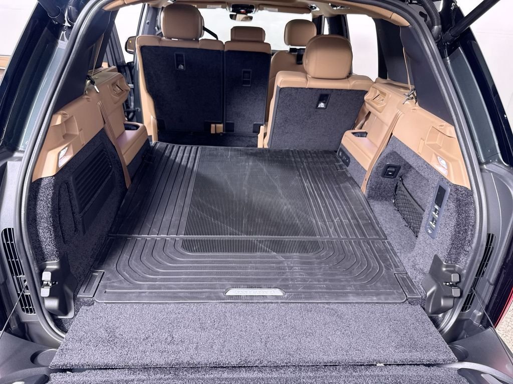 New 2026 Belgravia Green Land Rover SE LWB image 22