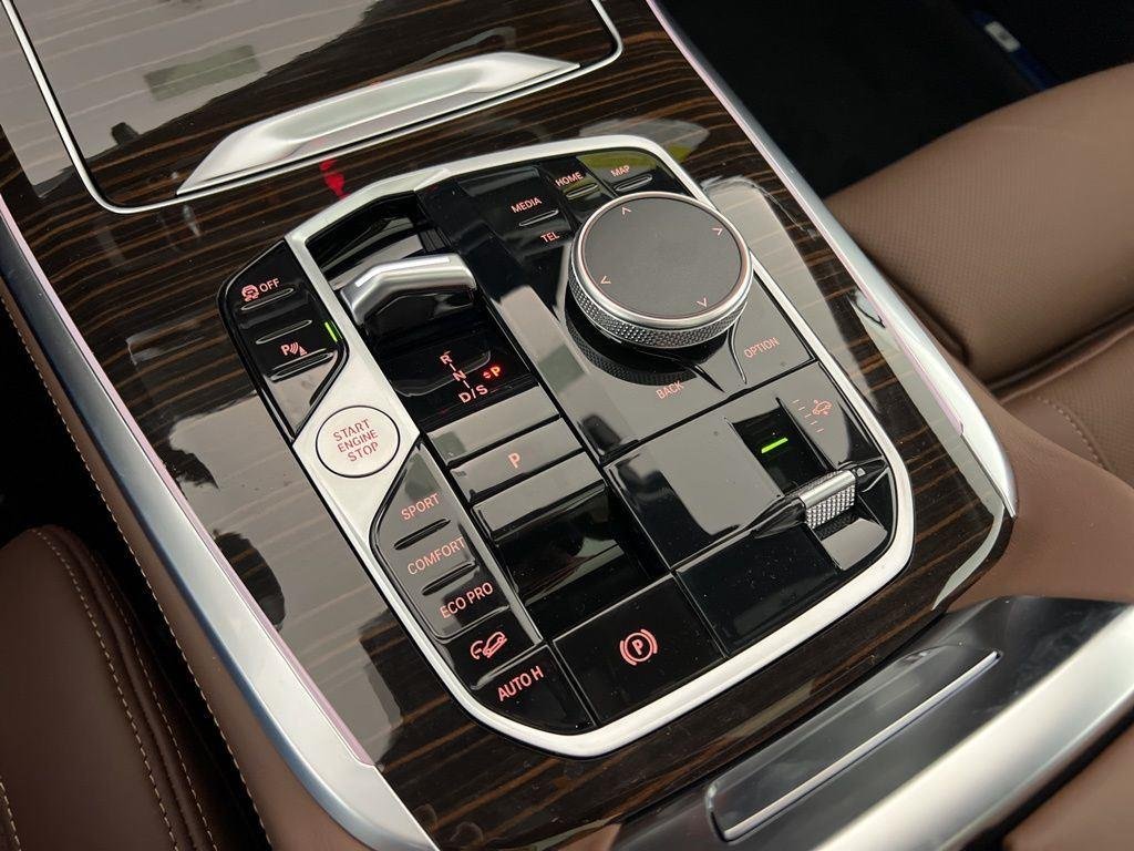New 2026 White Metallic BMW M60i image 13