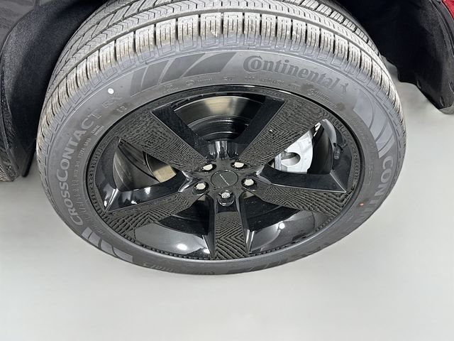 New 2026 Santorini Black Land Rover X-Dynamic SE image 32