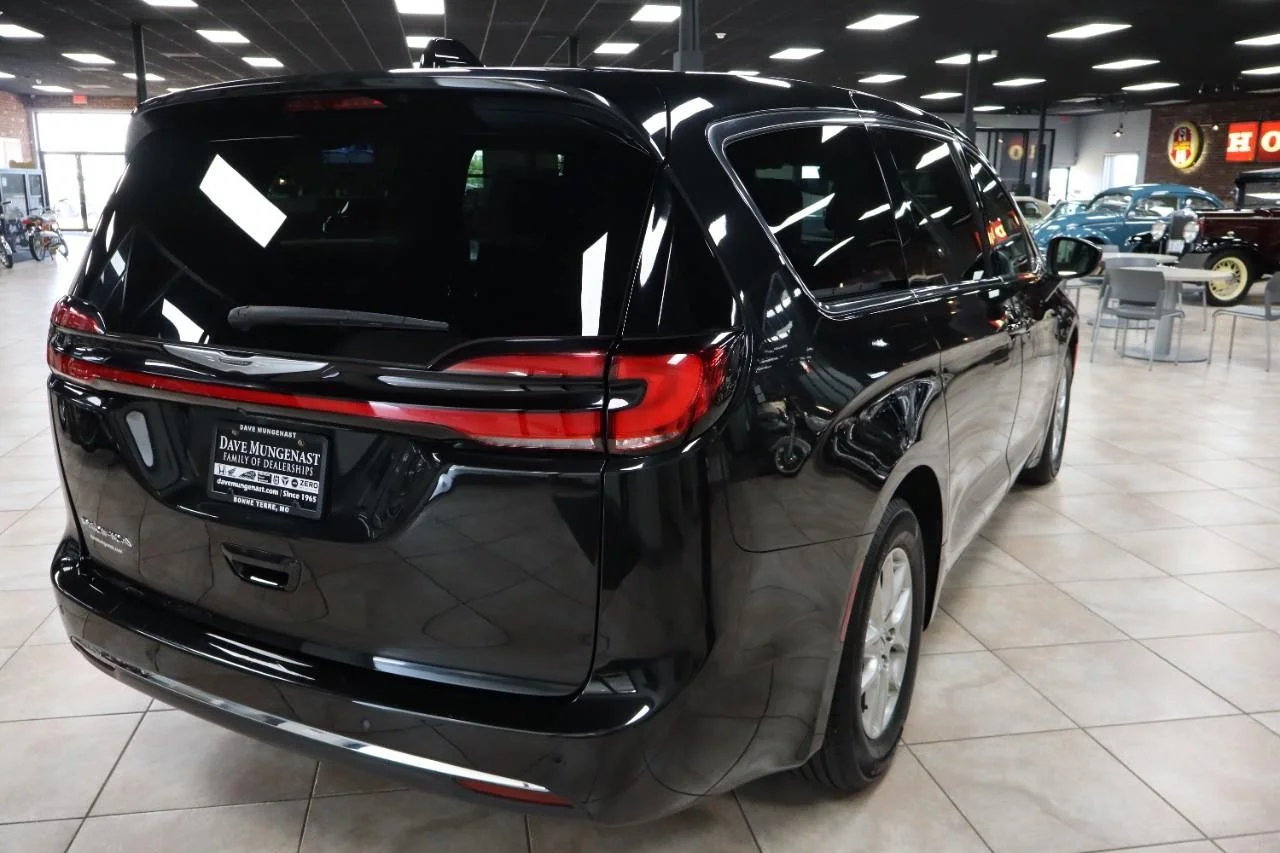 Used 2023 Brilliant Black Crystal Pearl Coat Chrysler Touring L image 6