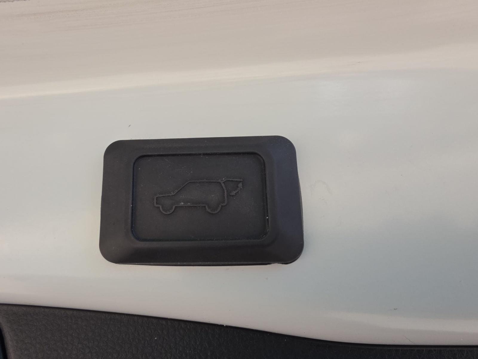 Used 2024 Wind Chill Pearl Toyota XLE Premium image 10