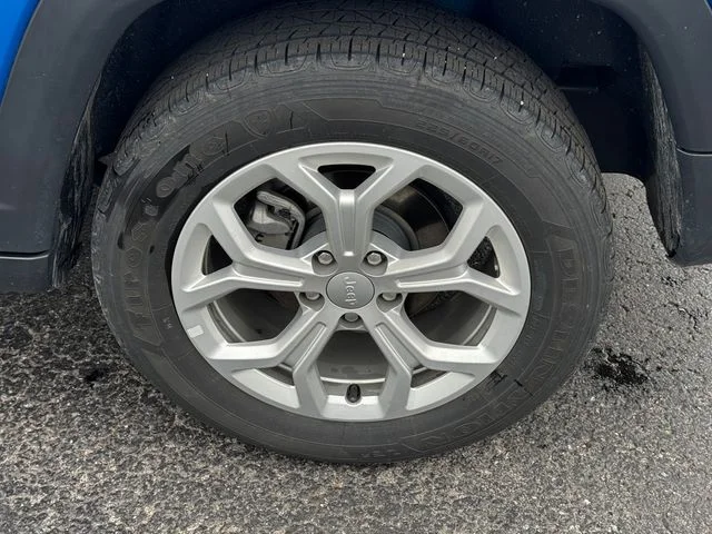 Certified Used 2024 Blue Jeep Latitude image 11