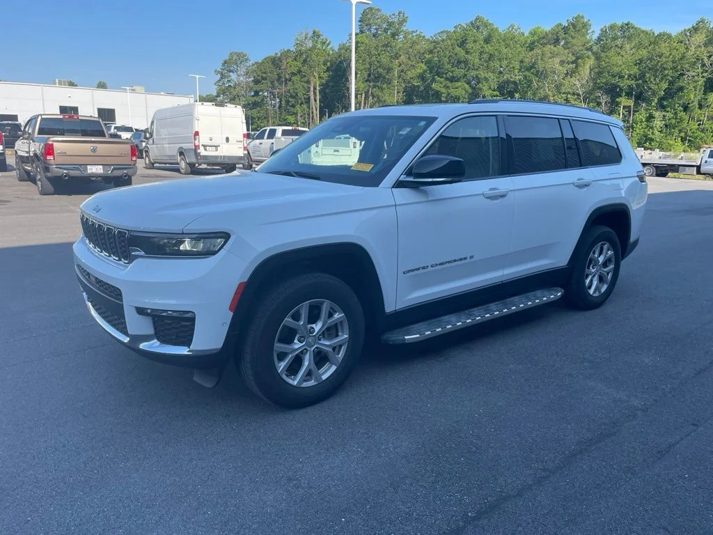 Used 2023 White Jeep Limited image 3