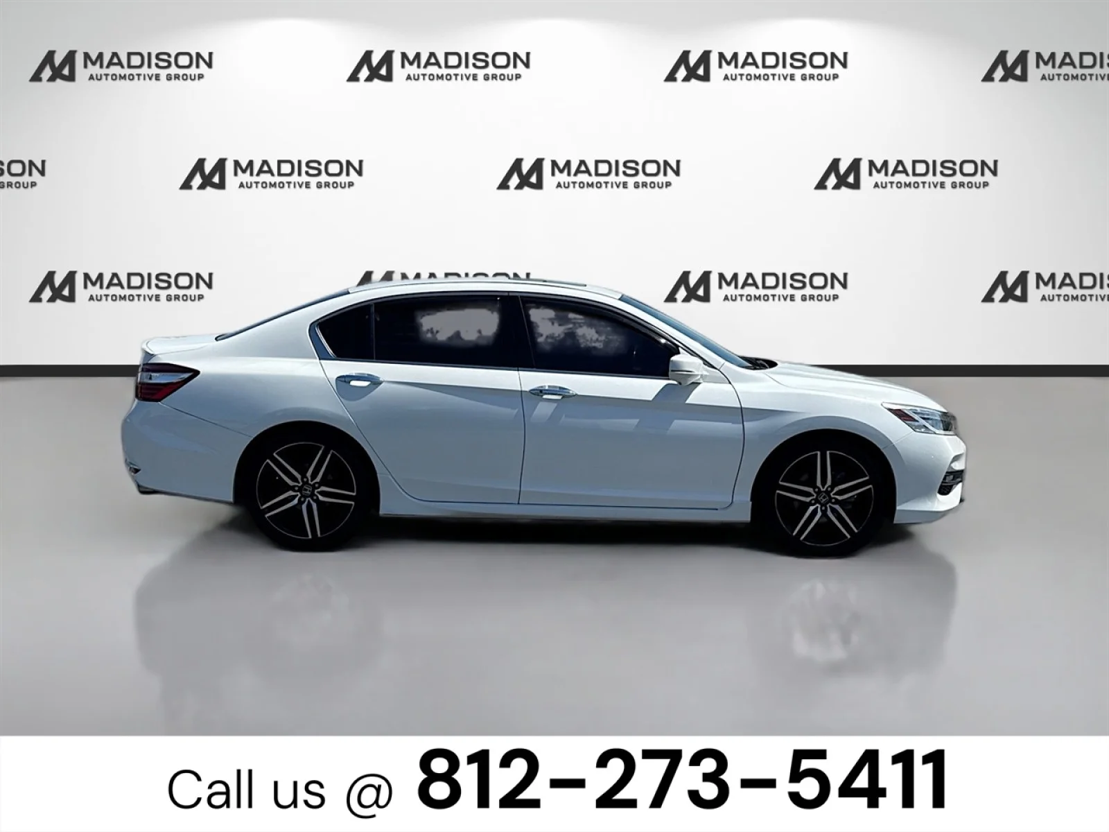 Used 2017 White Honda Touring image 4