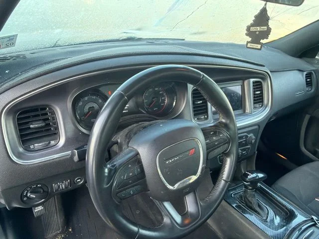 Used 2018 White Dodge SXT image 8