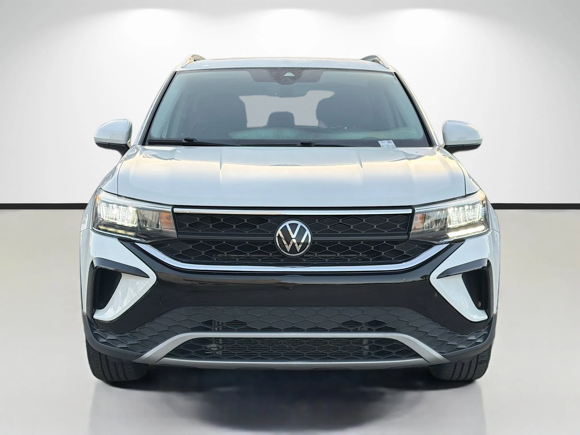 Used 2023 Pure White Volkswagen SE image 8
