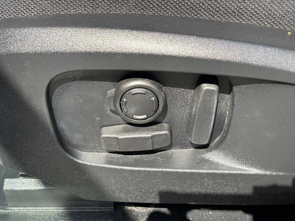 Used 2024 Gray Land Rover X image 22