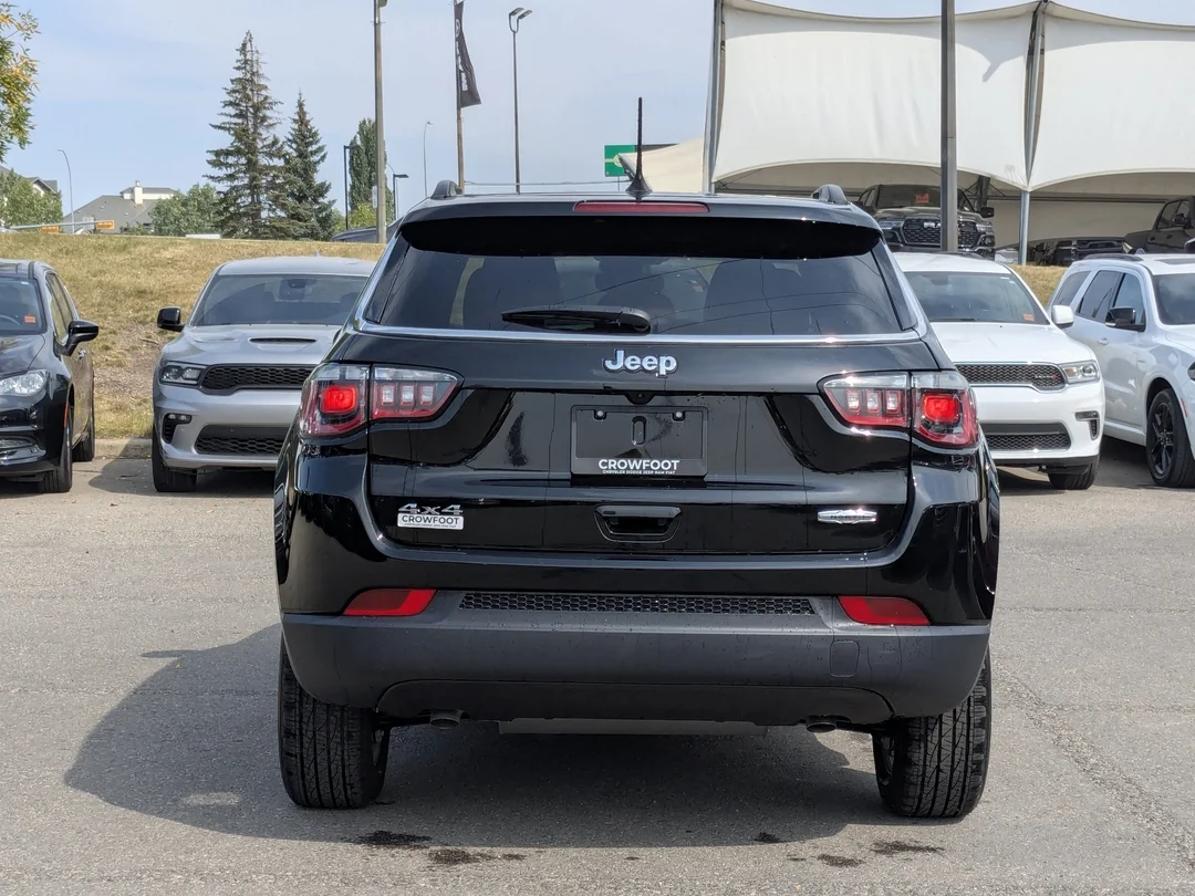 New 2025 Black Jeep North - - 4X4 - 4.99% O.A.C - Heated seats - Forward Collision Warning & More! image 7