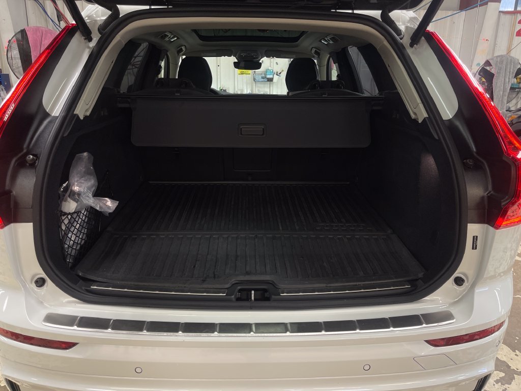 Used 2025 Crystal White Volvo T8 Plus image 25