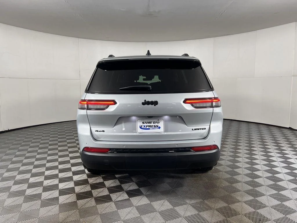 Used 2025 Silver Zynith Jeep Limited image 7