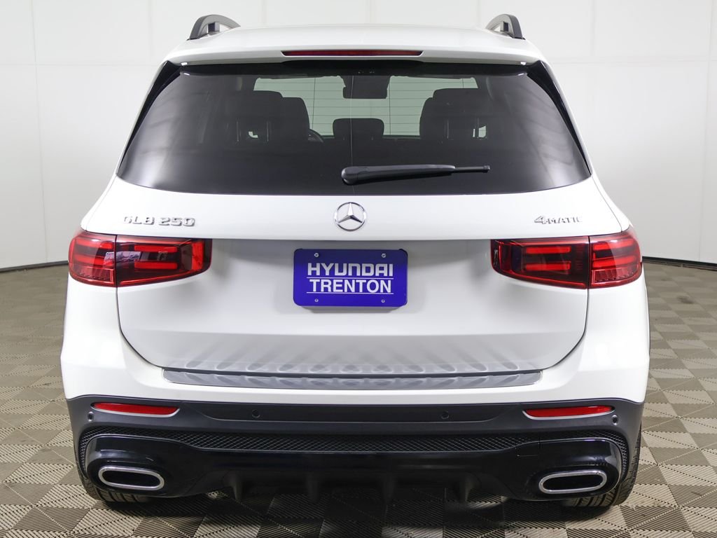 Used 2025 White Mercedes-Benz GLB 250 image 11