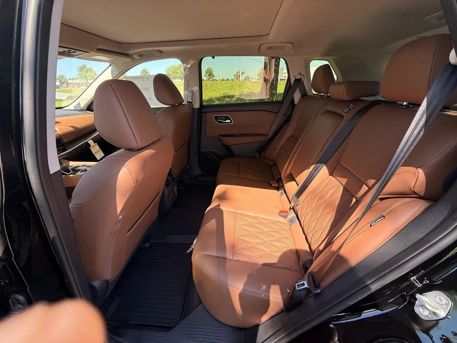New 2026 Super Black Nissan Platinum image 10