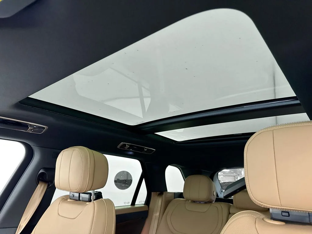 New 2026 Carpathian Grey Land Rover SE image 22