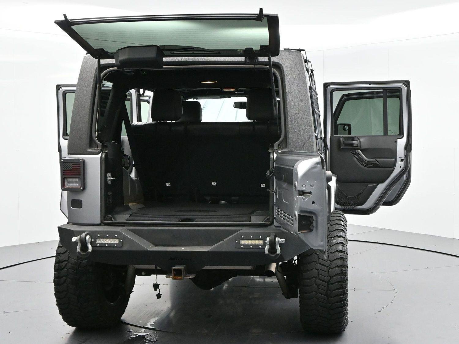 Used 2017 Billet Silver Metallic Clearcoat Jeep Smoky Mountain image 45