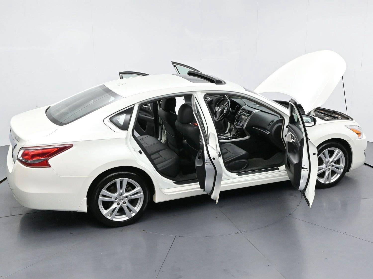 Used 2013 Pearl White Nissan 3.5 SL image 36