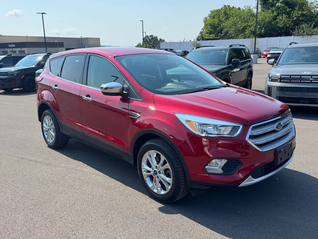 Used 2019 Red Ford SE image 2