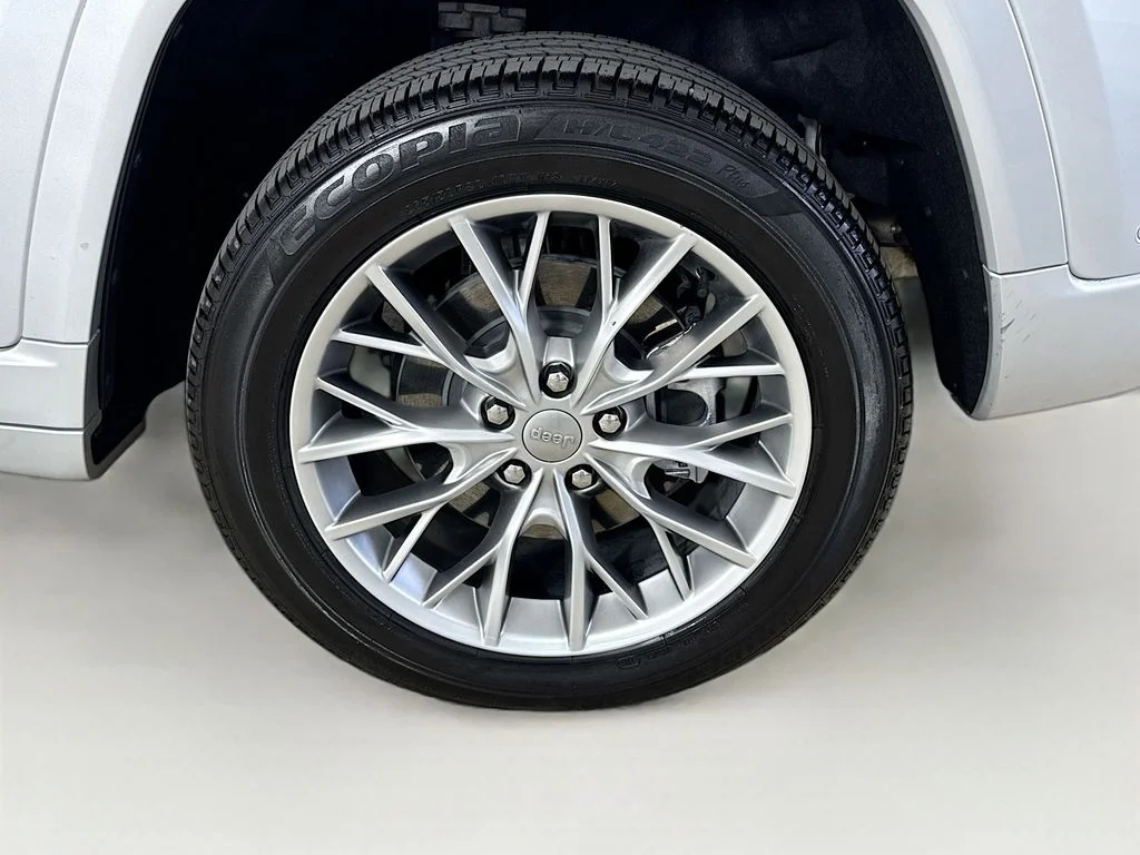Used 2023 Silver Jeep Summit 4xe image 31